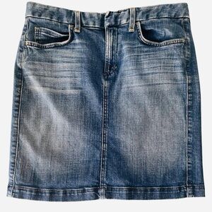 Banana Republic medium blue casual classic denim skirt 6 straight pencil style